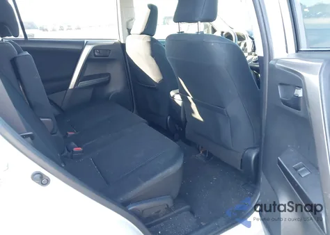 2017 Toyota Rav4 Le z USA, uszkodzony, nr VIN JTMZFREV5HJ107095